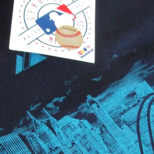 New York Yankees MLB Skyline T Shirt - size small